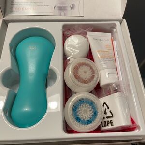 Clarisonic Mia facial cleansing system - new in box